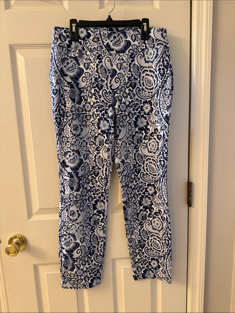 Premise Navy and White Floral Print Pants
Size. S/P. 

New without tags